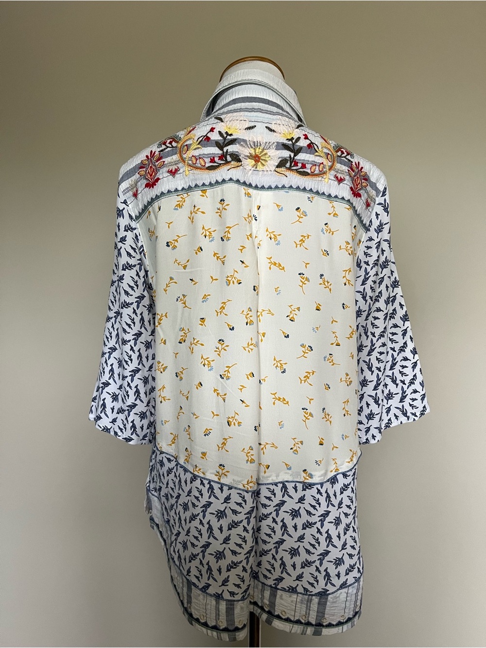 John Mark Women's Oversized Embroidered Boho Blouse Size Small - Picture 6 of 11